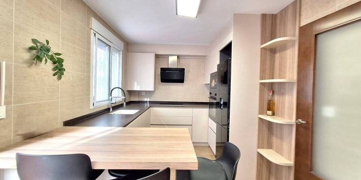 Alquiler de adosado en la zona de La Bola Ref.611